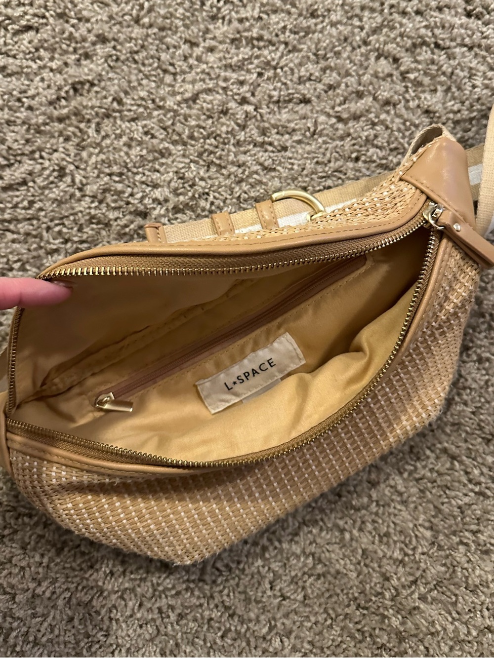l*space Tan Woven Belt Bag - Picture 6 of 7
